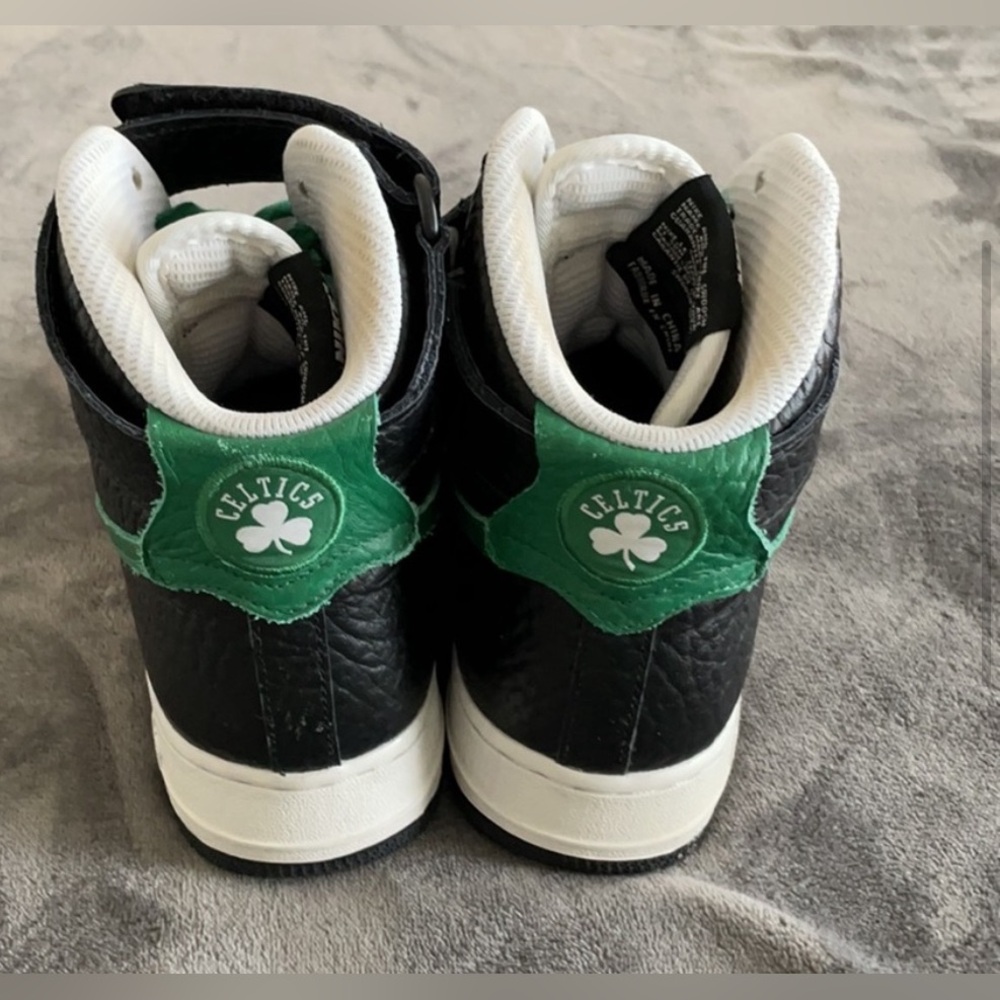 Men's Custom Boston Celtics Air Force 1
Size 8 unlimited on edition.